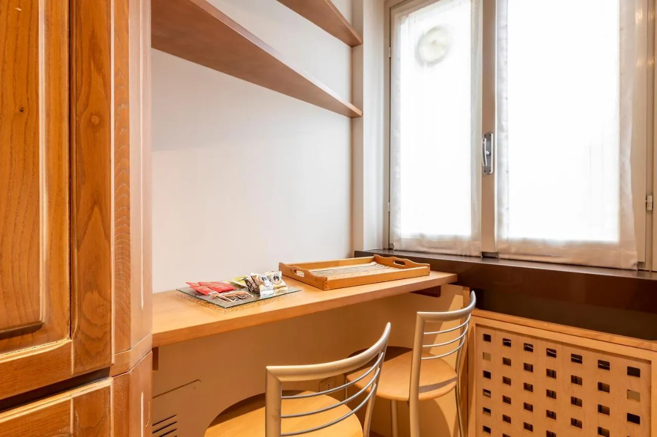 Milan Royal Suites - Castello Apartment